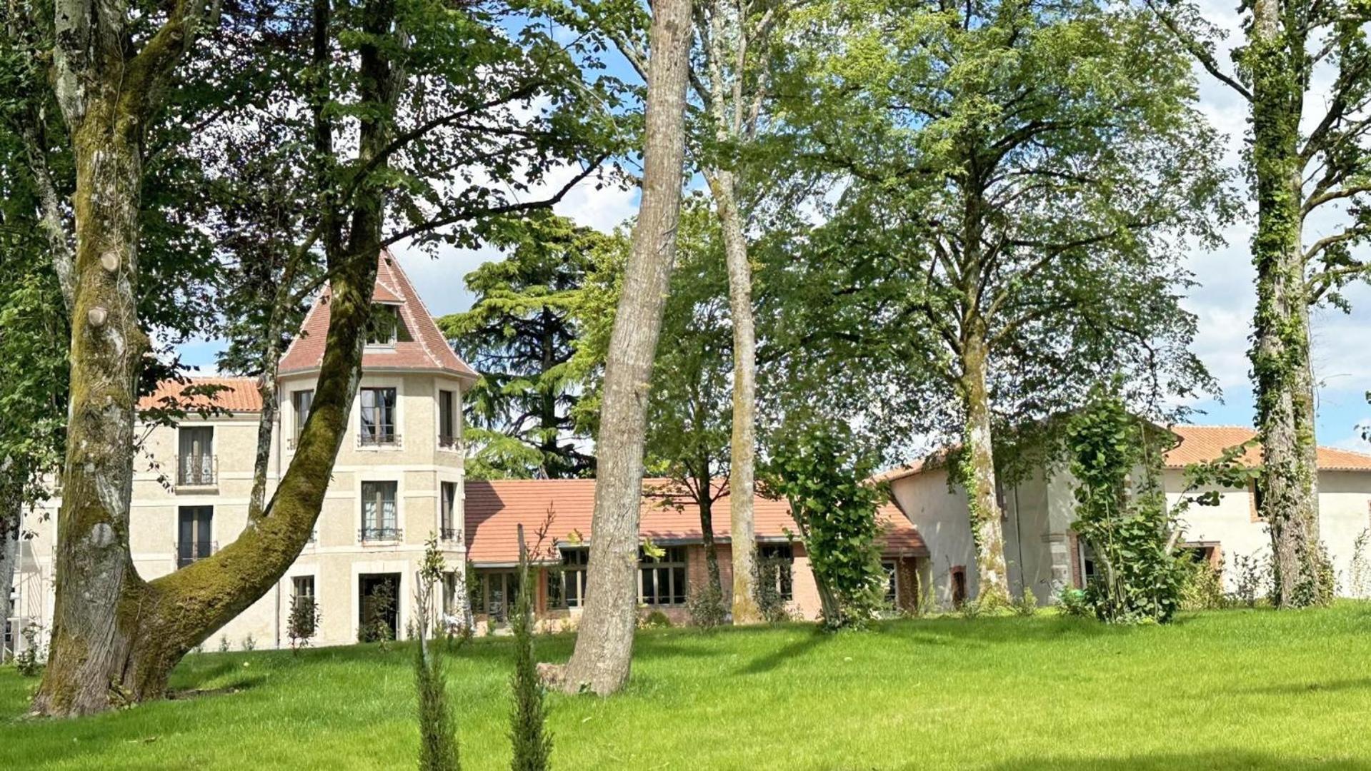 Le Manoir Des Perrieres Bed & Breakfast Rochechouart Eksteriør bilde