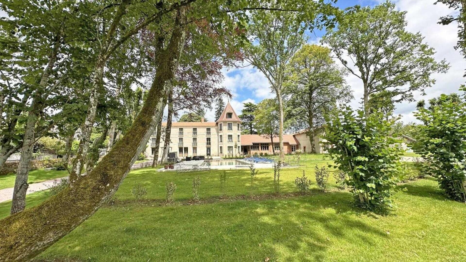 Le Manoir Des Perrieres Bed & Breakfast Rochechouart Eksteriør bilde