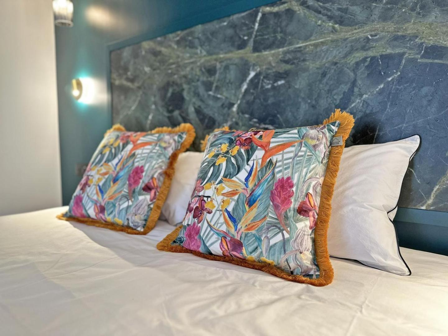 Le Manoir Des Perrieres Bed & Breakfast Rochechouart Eksteriør bilde