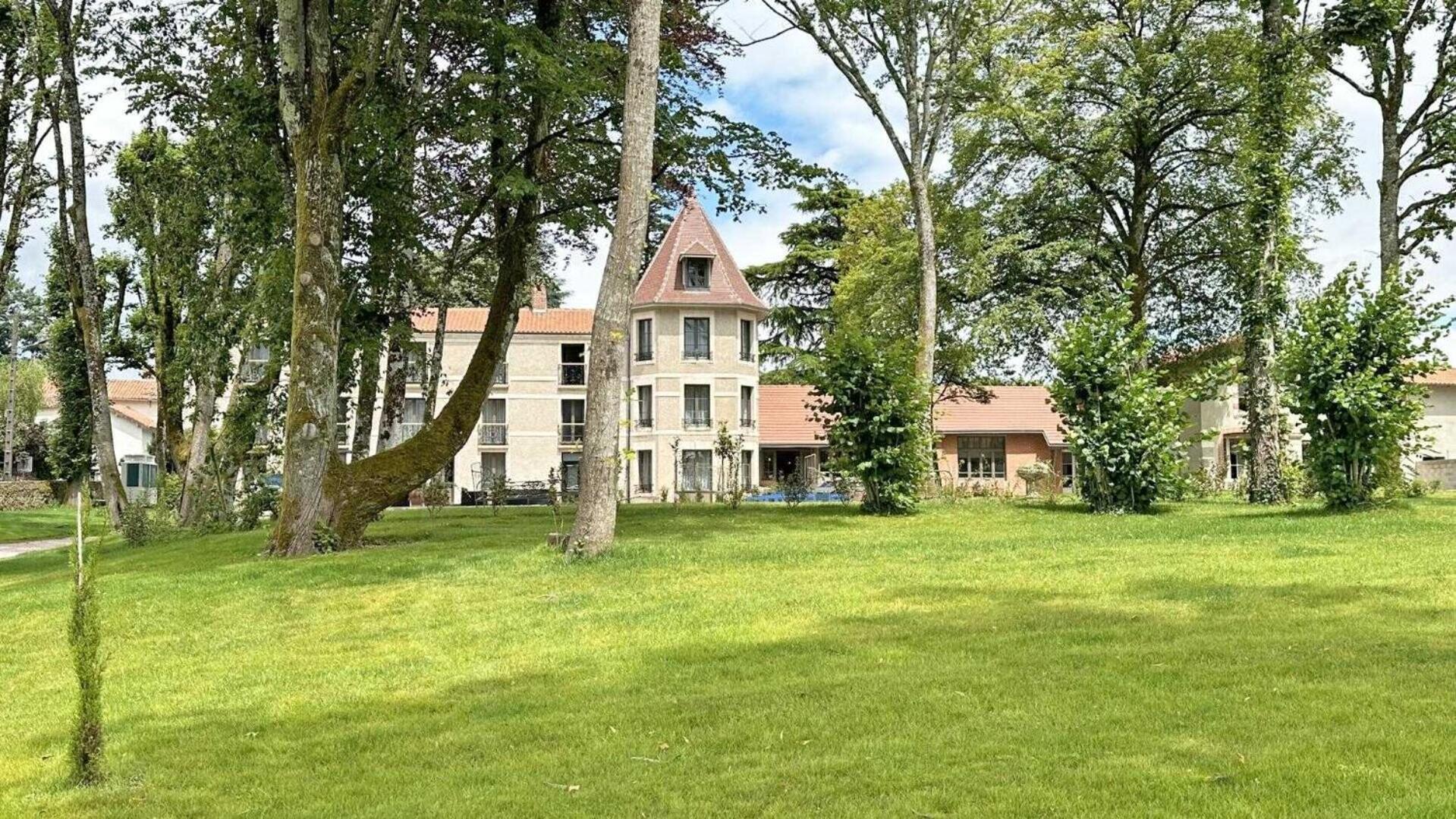 Le Manoir Des Perrieres Bed & Breakfast Rochechouart Eksteriør bilde